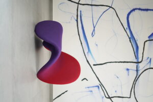 La Chaise Langue de Pierre Paulin : Une Icône du Design pour le Marché Marocain